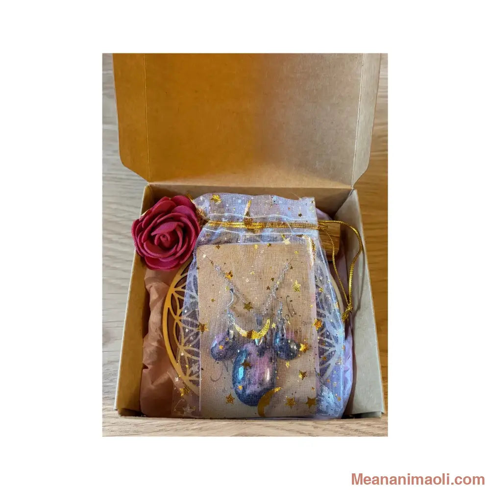Box cadeau avec bijoux en rhodonite, fleur de vie en bois et bâton de palo santo.