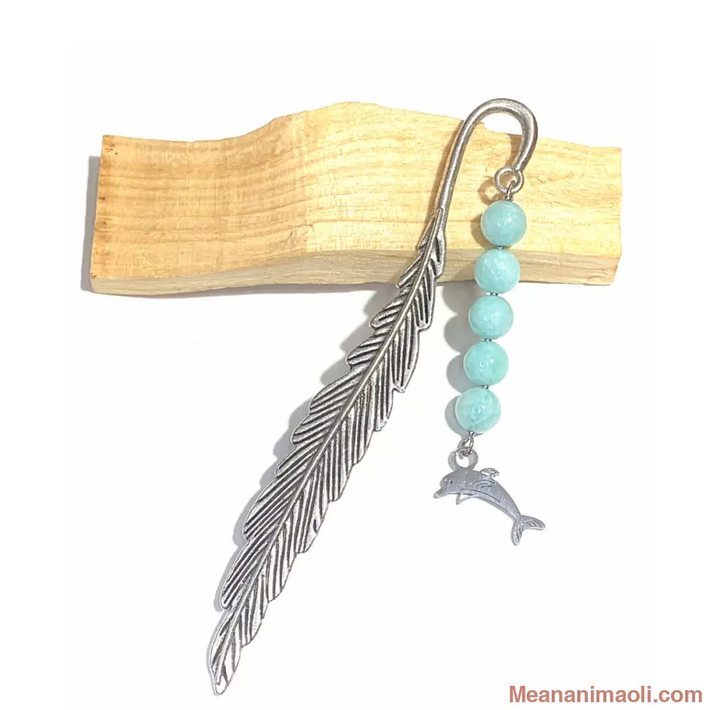 Marque-page plume argentée avec perles d’amazonite et breloque dauphin