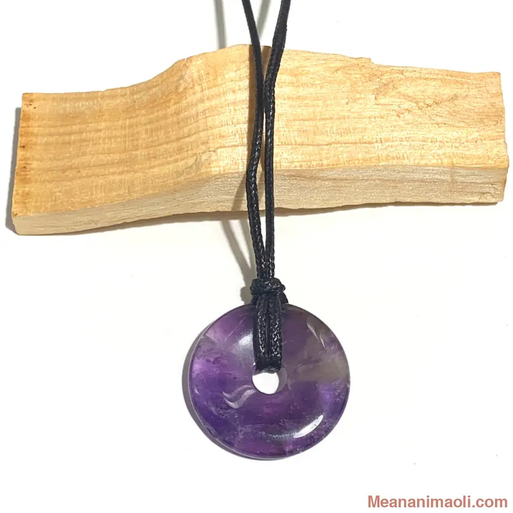 Pendentif donut améthyste naturelle monté sur cordon coton ciré ajustable