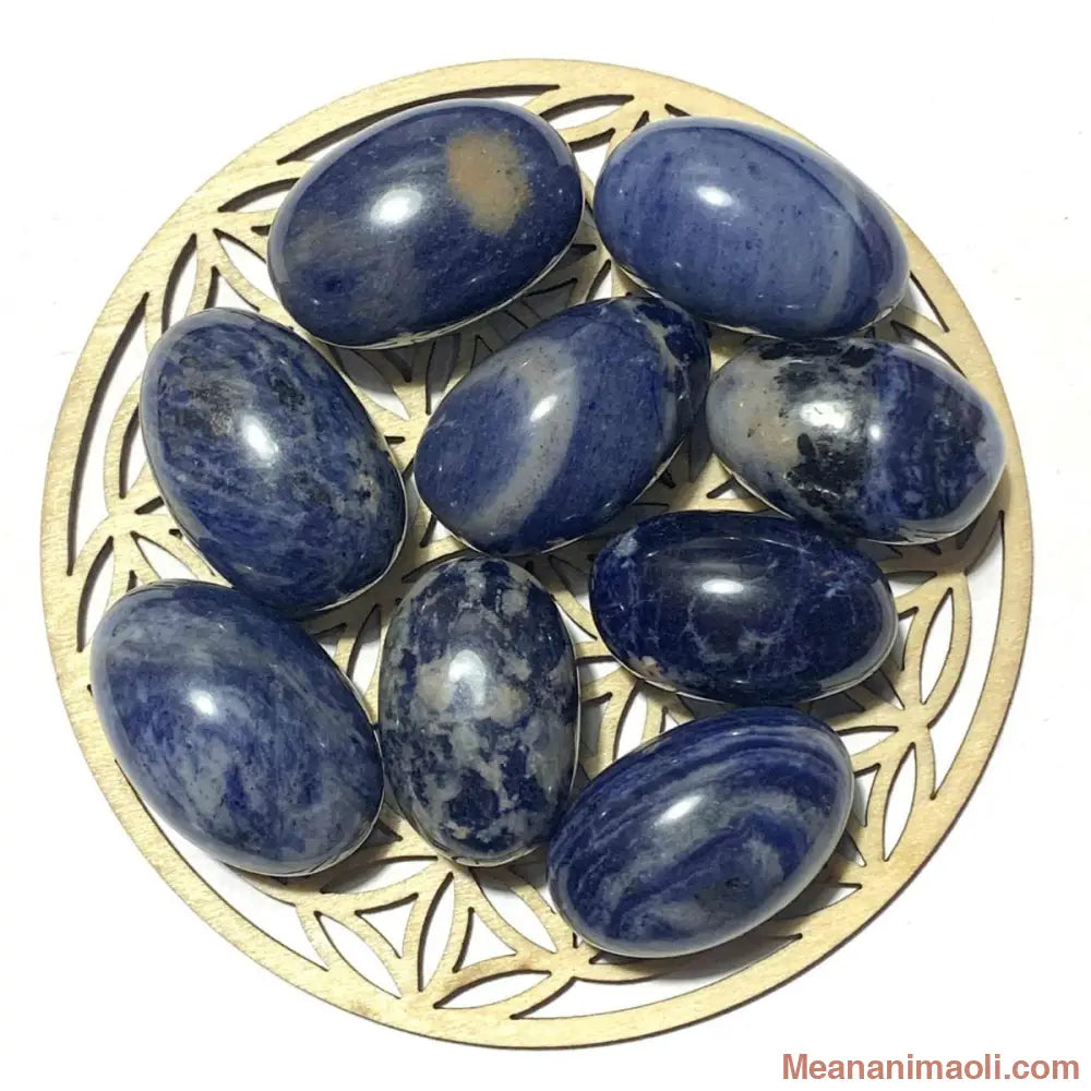 Pierre roulée en sodalite naturelle – clarté, communication et sérénité