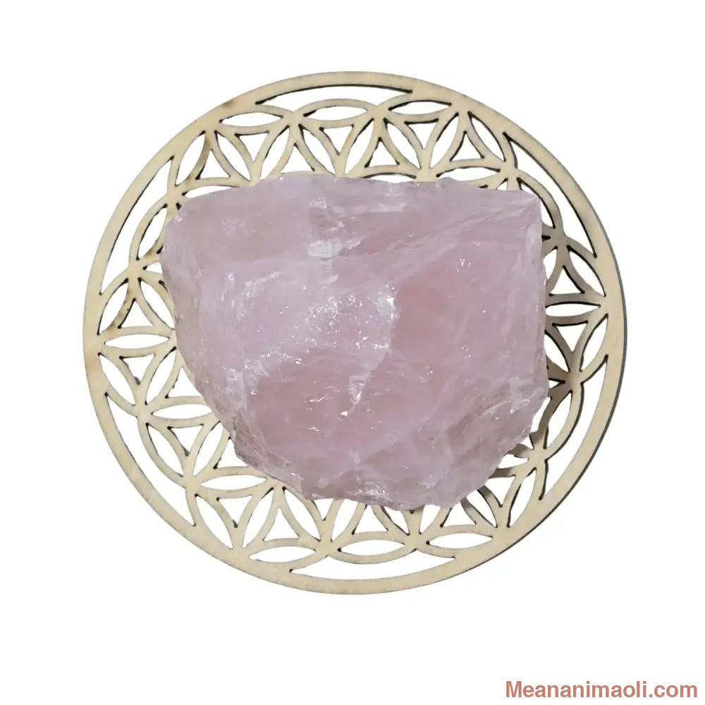 Pierre de Quartz Rose brut naturelle 190g posée sur une Fleur de Vie