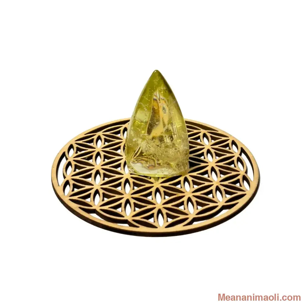 Pointe de Citrine naturelle de Madagascar polie et translucide pesant 39g posée sur une fleur de vie en bois - MEANANIMAOLI
