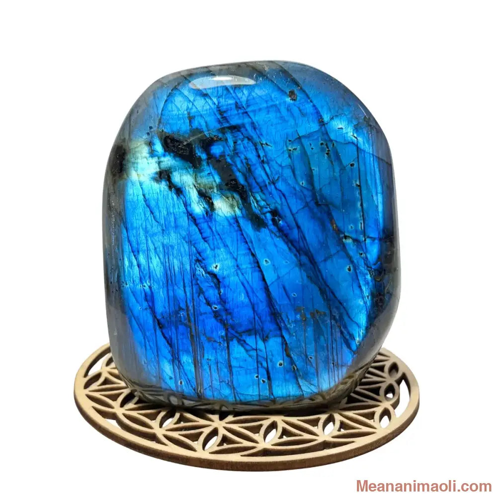 Bloc de Labradorite naturelle polie de Madagascar sur son socle en bois fleur de vie - MEANANIMAOLI