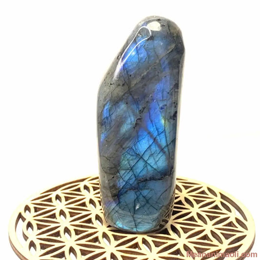 Bloc naturel de labradorite aux reflets bleus et dorés – protection et intuition