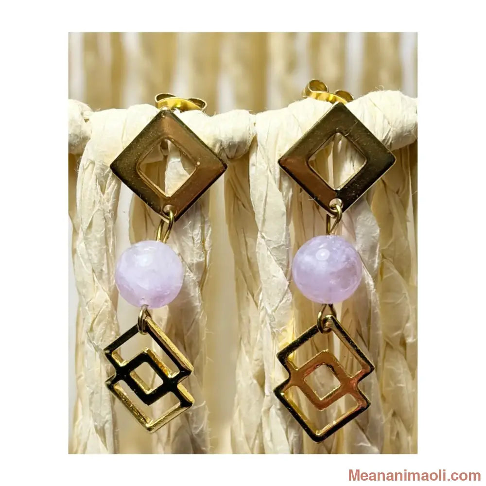 Boucles d'oreilles pendantes géométriques en acier inoxydable doré avec perles d'Améthyste Lavande naturelle, une création MEANANIMAOLI