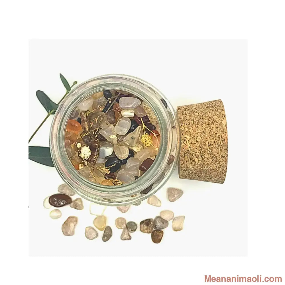 Décoration de la bougie Meananimaoli avec petits morceaux d’Agate et fleurs séchées.