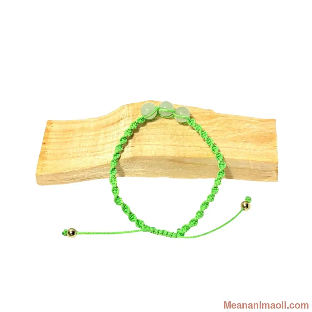 Bracelet macramé vert pour enfant ajustable orné de trois perles d'Aventurine verte et de perles de finition en acier inoxydable doré sur du bois de Palo Santo - MEANANIMAOLI