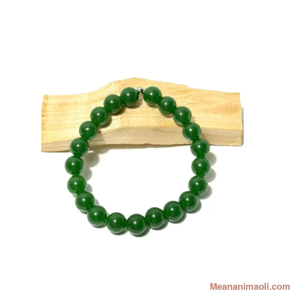Bracelet  en perles rondes de Jade de Malaisie vert  avec une perle centrale en acier inoxydable argenté posé sur du bois de Palo Santo - MEANANIMAOLI