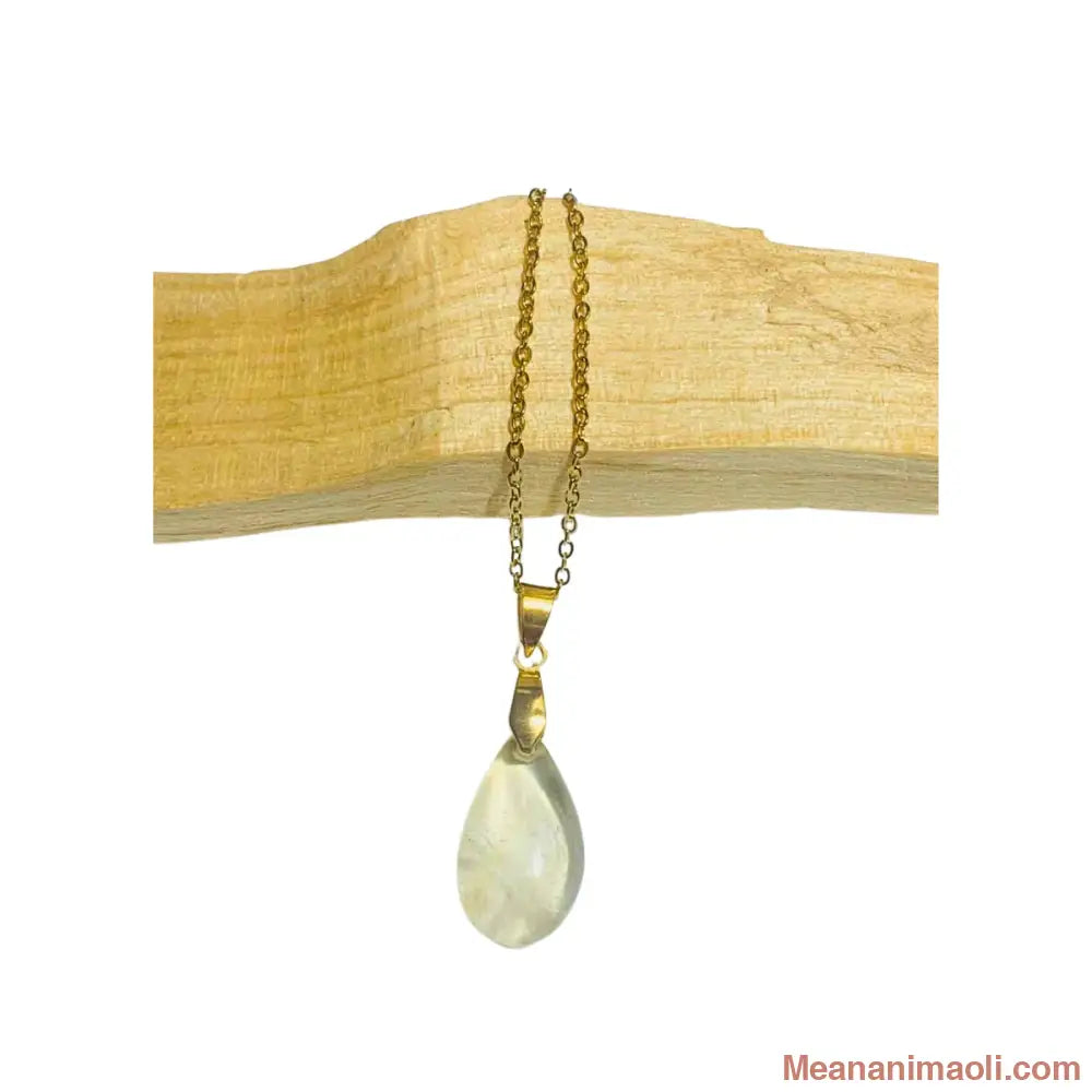 Collier Pendentif Citrine naturelle sur une chaîne en acier inoxydable posé sur un batôn de palo santo.