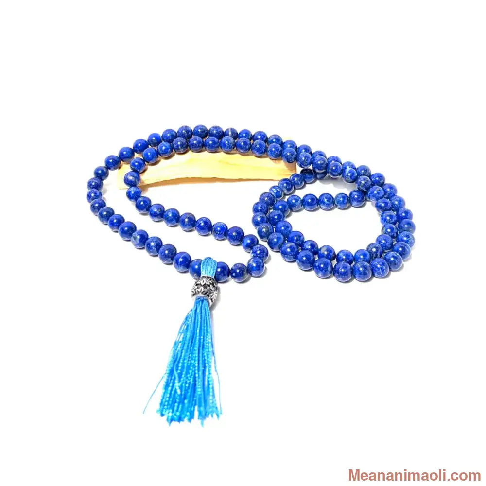 Mala en lapis-lazuli naturel composé de 108 perles de 8 mm avec perle en acier inoxydable et pompon bleu