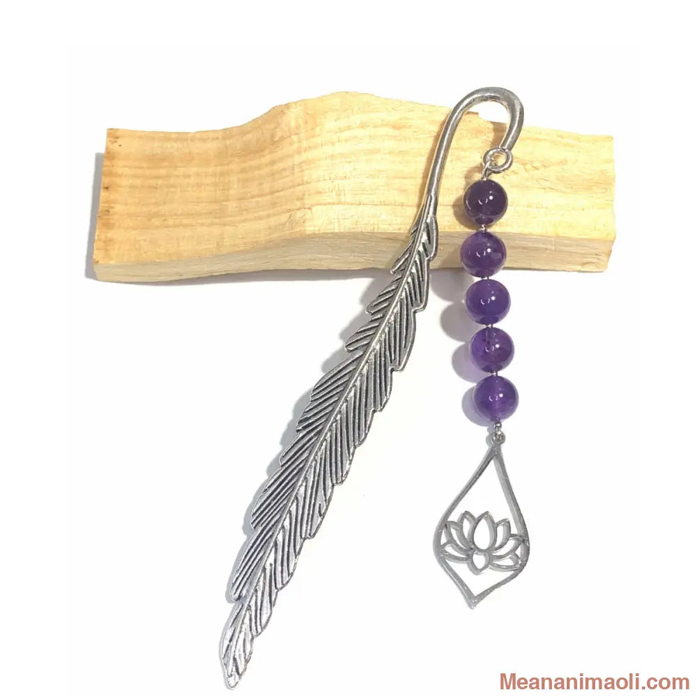 Marque-page plume argentée avec perles d’améthyste et breloque lotus