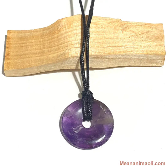 Pendentif donut améthyste naturelle monté sur cordon coton ciré ajustable
