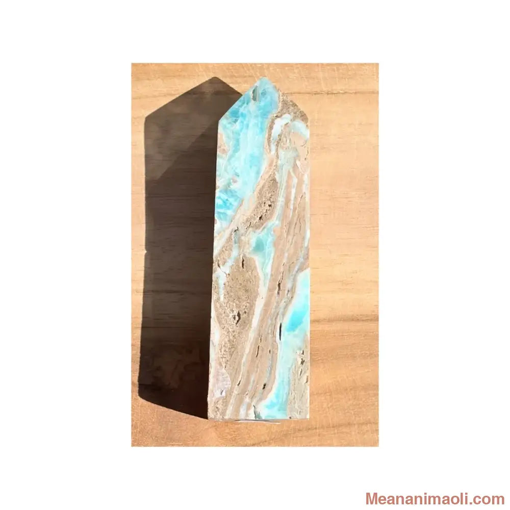 Grande pointe de Calcite des Caraïbes naturelle (7,5 cm) aux nuances bleu ciel et sable, pièce de lithothérapie MEANANIMAOLI