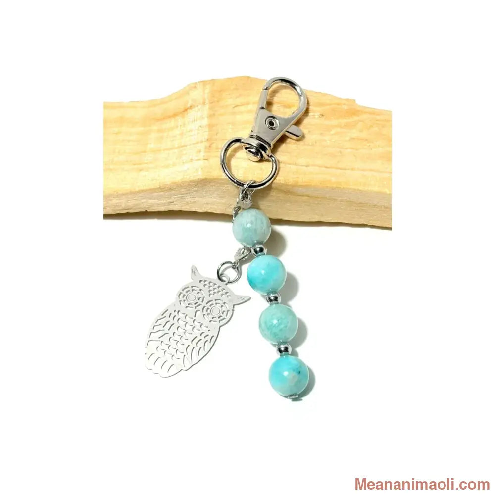 Porte-clé argenté avec mousqueton, quatre perles 8 mm en Amazonite bleu-vert et breloque hibou ciselée en acier inoxydable sur bois - MEANANIMAOLI