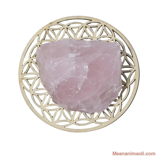 Pierre de Quartz Rose brut naturelle 190g posée sur une Fleur de Vie