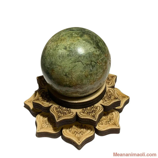 Sphère en chrysoprase naturelle 115 g avec support lotus en bois – pierre de joie, confiance et renouveau en lithothérapie